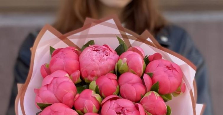 Как правильно ухаживать за букетом из пионов и продлить его жизнь